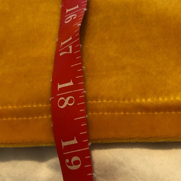 🎉 5/$15 🎉 LEE MING LITTLE VELVETY TOP (S) - Picture 7 of 8